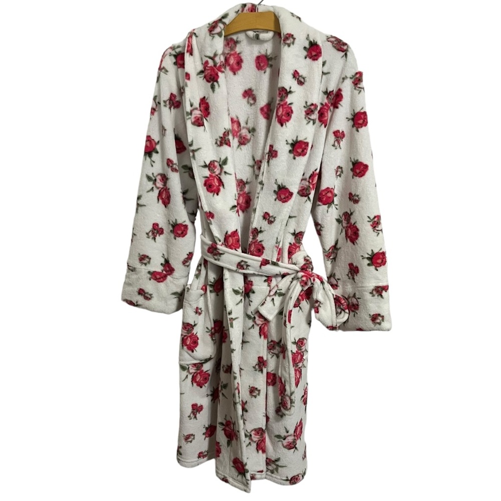 💐 PJ Salvage White Floral Fleece Robe with Pink Rose Print